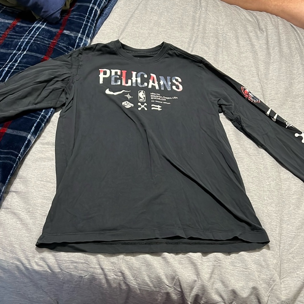 Men’s Nike Pelicans Long Sleeve shirt